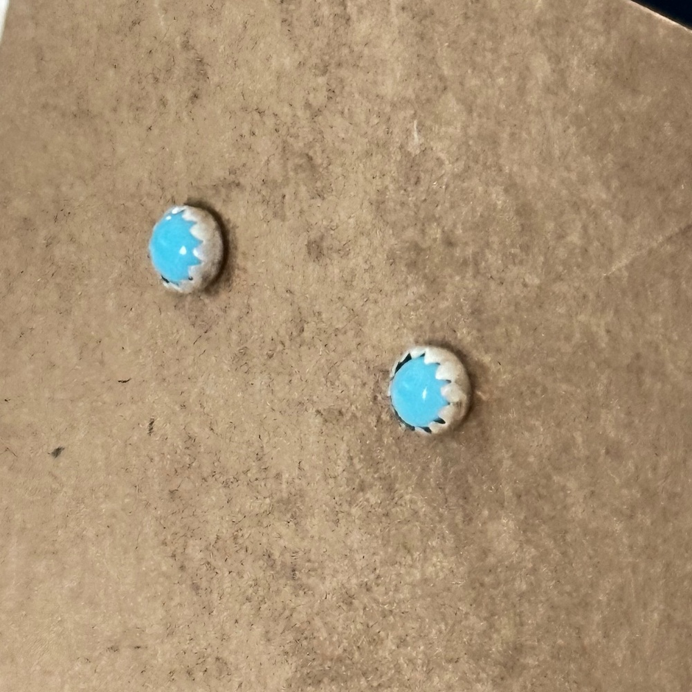 925 SS – Navajo small round Blue sleeping, beauty turquoise stud earrings - Picture 9 of 12